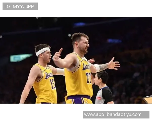 出里夫斯交易传闻引发热议霍华德推荐字母哥东契奇詹姆斯组合